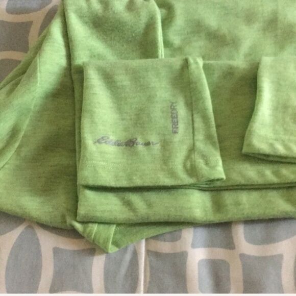 Host Pick 💥💥💥Eddie Bauer V Neck - Picture 3 of 4